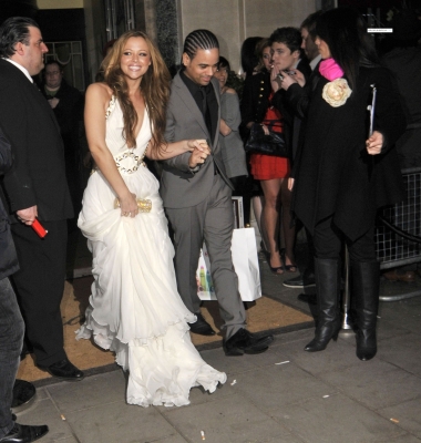 Girls_Aloud_arriving_at_Universal_Aftershow_Party_at_Claridges_18_02_09_288129.jpg