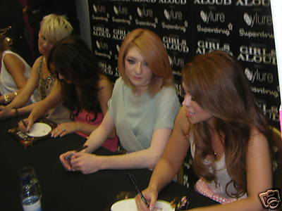 Girls_Aloud_Eylure_Signing_8_04_09_3.jpg