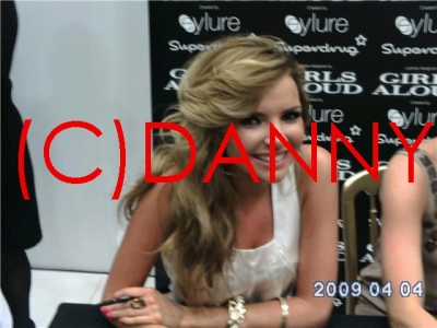Girls_Aloud_Eylure_Signing_8_04_09_4.JPG