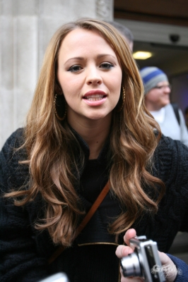 Kimberley_Walsh_seen_leaving_the_Radio_One_Studios_091109_14.jpg