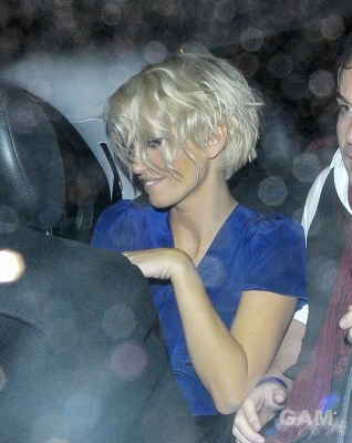 Sarah_Harding_arriving_at_club_Kanaloa_101109_37.jpg
