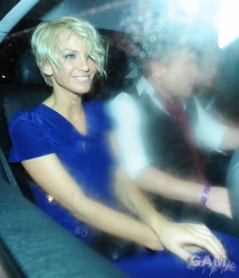 Sarah_Harding_arriving_at_club_Kanaloa_101109_51.jpg