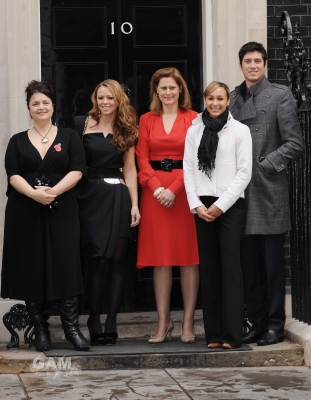 Kim_attends_a_breakfast_reception_at_Downing_Street_12_11_09_3.jpg
