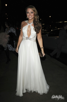 Kim_attends_the_Cosmopolitan_Ultimate_Women_Awards_11_11_09_51.jpg