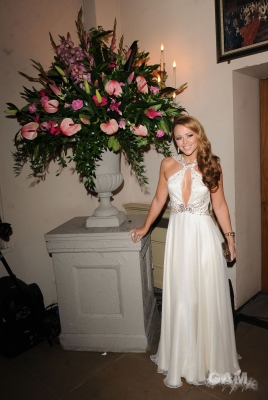 Kim_attends_the_Cosmopolitan_Ultimate_Women_Awards_11_11_09_97.jpg