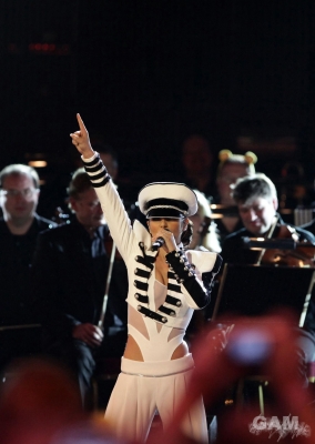 Cheryl_performing_at_Children_in_Need_Rocks_concert_12_11_09_3.jpg