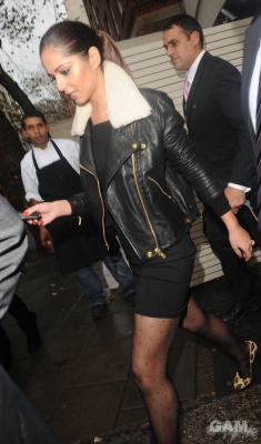 Cheryl_Cole_leaving_the_Mayfair_Hotel_arriving_XFactor_studios_131109_32.jpg