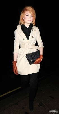Nicola_Roberts_arrives_at_the_Mayfair_hotel_121109_9.jpg