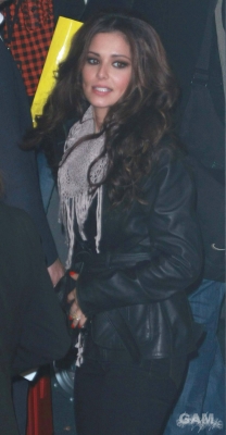 Cheryl_Cole_leaving_XFactor_Studios_151109_20.jpg