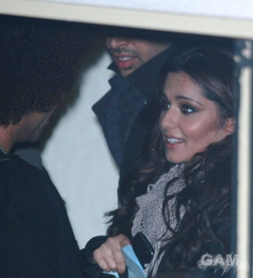 Cheryl_Cole_leaving_XFactor_Studios_151109_23.jpg