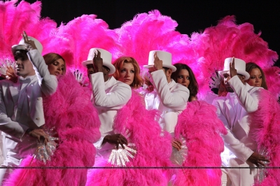 Girls_Aloud_performing_at_The_Brit_Awards_18_02_09_8.jpg