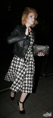 Nicola_Roberts_outside_the_Mayfair_hotel_161109_24.jpg