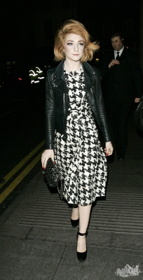 Nicola_Roberts_outside_the_Mayfair_hotel_161109_28.jpg