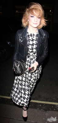 Nicola_Roberts_outside_the_Mayfair_hotel_161109_31.jpg