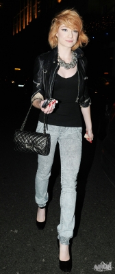 Nicola_Roberts_leaving_the_Mayfair_Hotel_171109_3.jpg