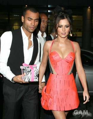 Cheryl_and_Ashley_Cole_at_Kanaloa_Nightclub_211109_107.jpg