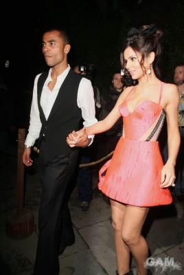 Cheryl_and_Ashley_Cole_at_Kanaloa_Nightclub_211109_134.jpg