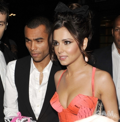 Cheryl_and_Ashley_Cole_at_Kanaloa_Nightclub_211109_139.jpg