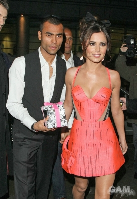 Cheryl_and_Ashley_Cole_at_Kanaloa_Nightclub_211109_144.jpg