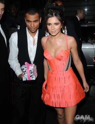 Cheryl_and_Ashley_Cole_at_Kanaloa_Nightclub_211109_156.jpg
