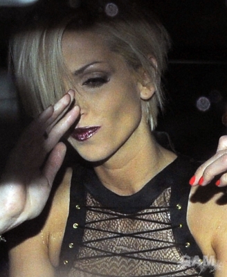 Cheryl_and_Ashley_Cole_at_Kanaloa_Nightclub_211109_223.jpg
