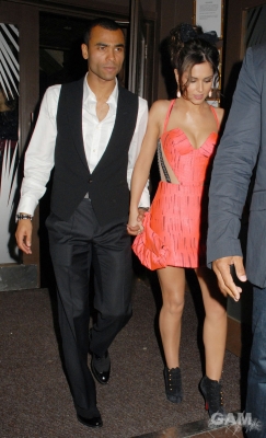 Cheryl_and_Ashley_Cole_at_Kanaloa_Nightclub_211109_37.jpg
