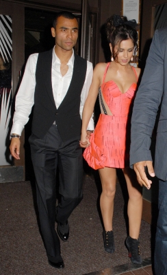 Cheryl_and_Ashley_Cole_at_Kanaloa_Nightclub_211109_39.jpg