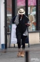 Sarah_Harding_goes_to_self-tan_treatment_at_a_local_salon_241109_3.jpg