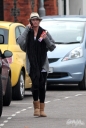Sarah_Harding_goes_to_self-tan_treatment_at_a_local_salon_241109_6.jpg