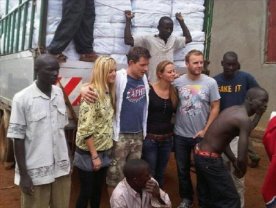 Kimberley_Walsh_in_Uganda_28th29th1109_15.JPG