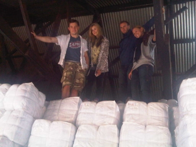 Kimberley_Walsh_in_Uganda_28th29th1109_3.jpg