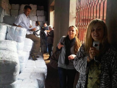Kimberley_Walsh_in_Uganda_28th29th1109_5.jpg