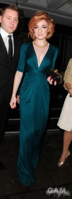 Sarah_and_Nicola_arrive_back_at_their_hotel_281109_24.jpg