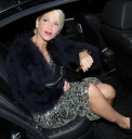 Sarah_and_Nicola_arrive_back_at_their_hotel_281109_9.jpg