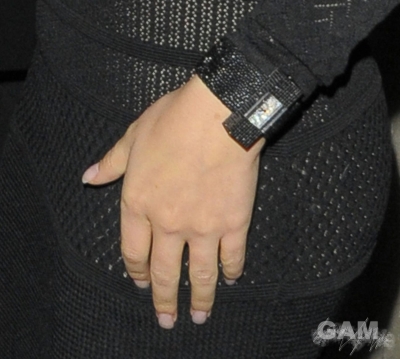 Cheryl_Cole_leaving_the_MayFair_Hotel_011209_6.jpg